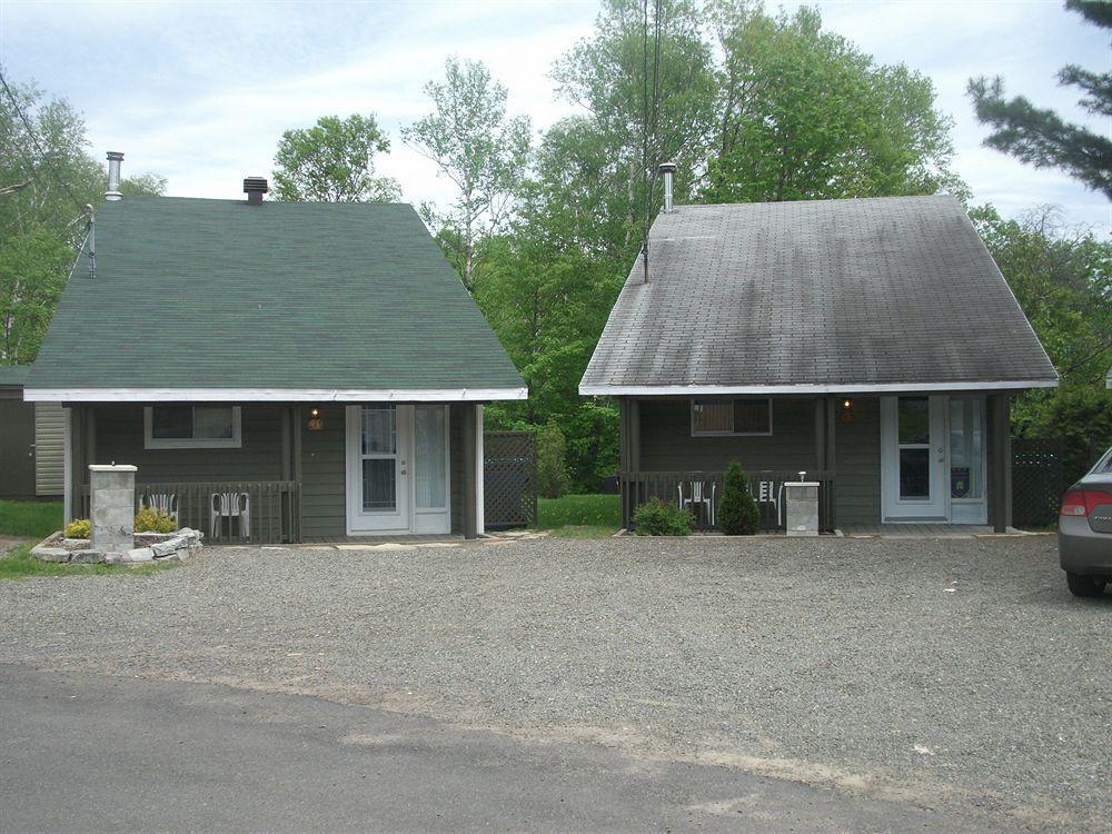 Les Chalets Bo-So-Met Villa Beaupre Bagian luar foto