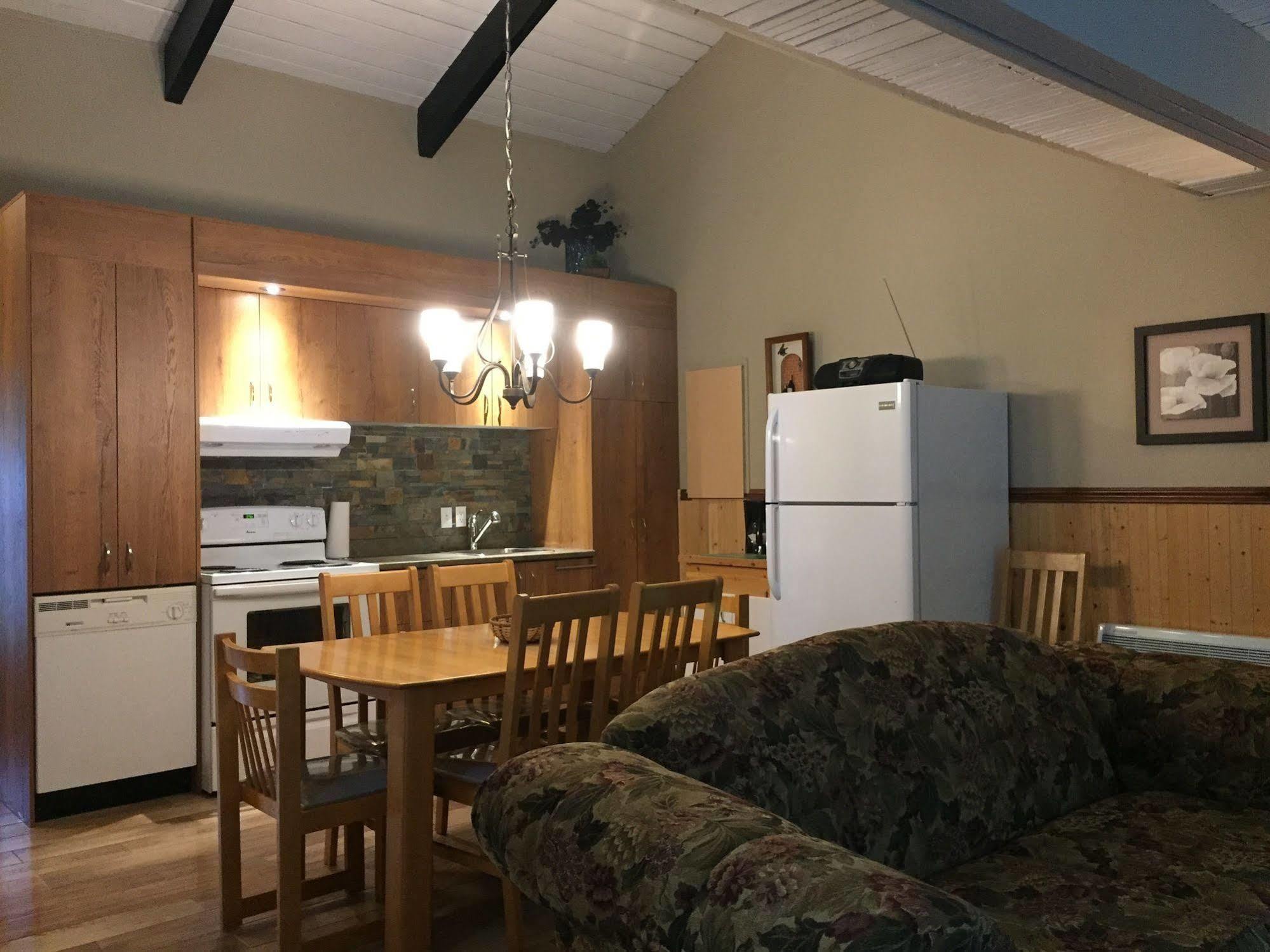 Les Chalets Bo-So-Met Villa Beaupre Bagian luar foto