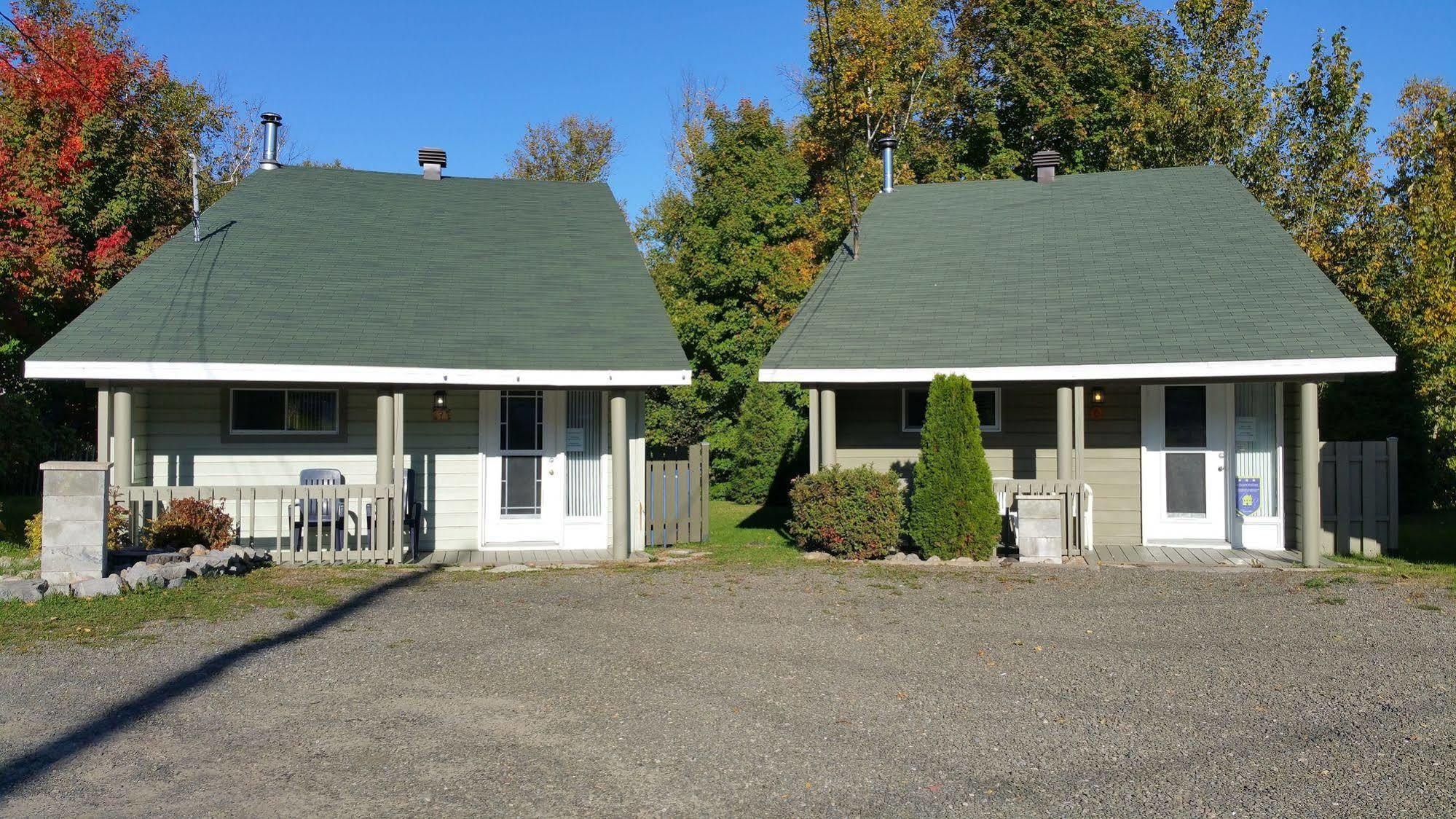 Les Chalets Bo-So-Met Villa Beaupre Bagian luar foto